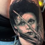Sharp look βοΈπ€ Sharper tattoo work.
This one came together with all the dark shading, detail, and slightly awkward charm the character deserves.
Got a favorite movie character you'd wear forever? Book your appointment with Black Coffin and let's get it on skin: https://blackcoffintattoo.com/
#BlackCoffinTattoo #SaintPaulTattoo #TwinCitiesTattoo #MinnesotaTattoo #CustomTattoo #BlackworkTattoo #HorrorTattoo #SciFiTattoo #BodyPiercing #TattooShop