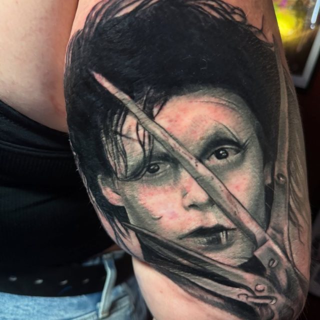 Sharp look βοΈπ€ Sharper tattoo work.
This one came together with all the dark shading, detail, and slightly awkward charm the character deserves.
Got a favorite movie character you'd wear forever? Book your appointment with Black Coffin and let's get it on skin: https://blackcoffintattoo.com/
#BlackCoffinTattoo #SaintPaulTattoo #TwinCitiesTattoo #MinnesotaTattoo #CustomTattoo #BlackworkTattoo #HorrorTattoo #SciFiTattoo #BodyPiercing #TattooShop